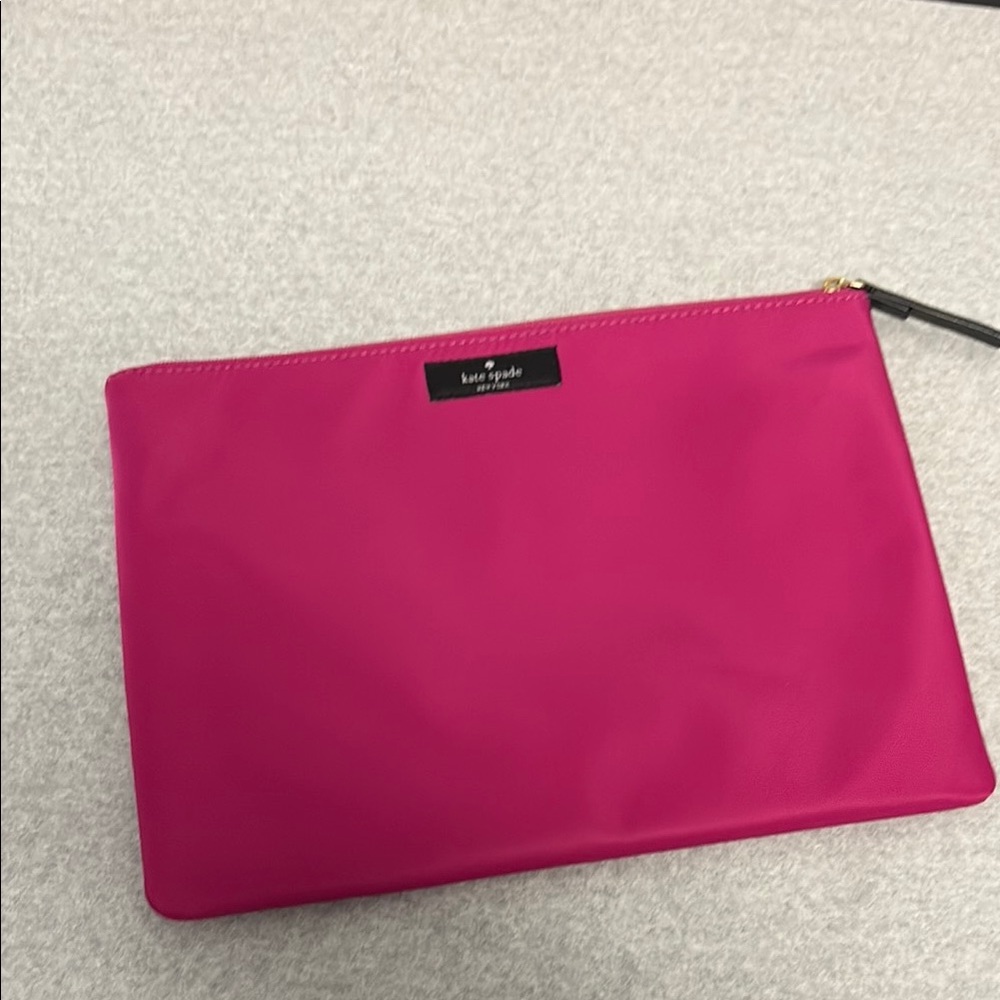 Kate Spade Fuchsia cosmetic Pouch EUC 🌞☀️